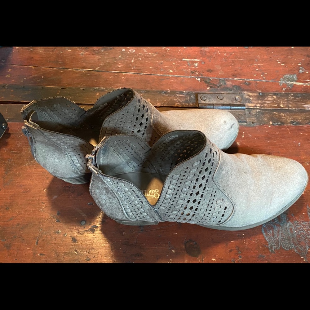 Carlos by Santana grey booties size 8